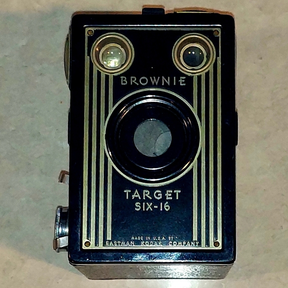 VINTAGE COLLECTIBLE 1940's KODAK BROWNIE TARGET SIX-16 BOX MOVIE BOX CAMERA 616 - Picture 2 of 9